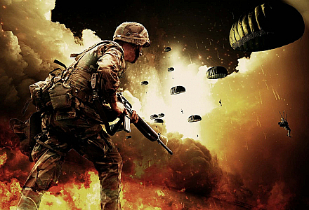Ein Soldat geht mit einer Waffe in der Hand auf ein Kampfszenario zu.