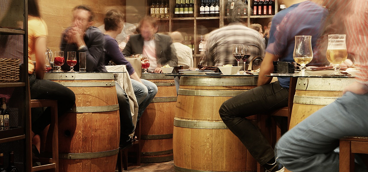 Webcare Plus - Realität Menschen in der Bar