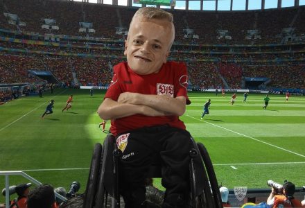 Fotomontage von Niklas Luginsland in einem Fußballstadion