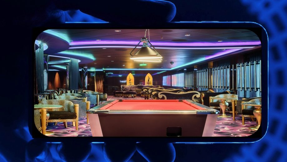 Handy-Bildschirm zeigt einen Casino-Raum