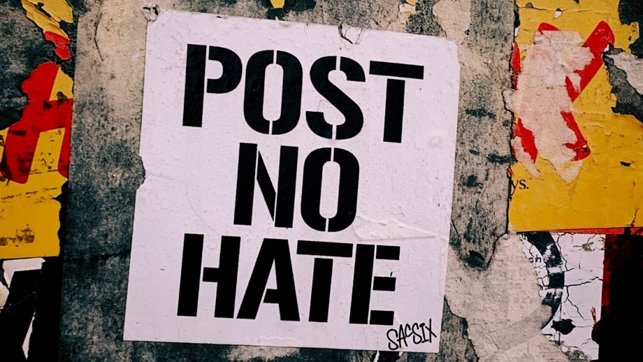 Aufkleber "Post No Hate"