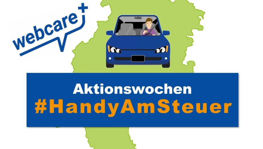 Grafik: Umriss von Hessen, Mann mit Handy in der Hand in einem Auto, webcare+ Logo